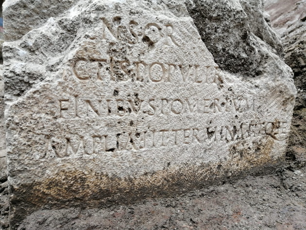 A piazza Augusto Imperatore rinvenuto un cippo del 49 d.C.