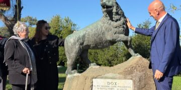 Dox, una statua a Forte Ostiense per il “poliziotto a 4 zampe” entrato nella storia