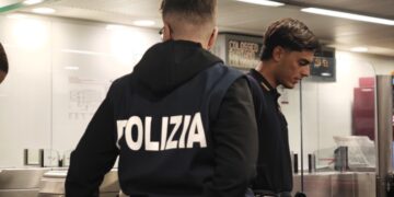 Periferia est, stretta della Polizia tra spaccio e irregolarità: 2 arresti e 8.800 euro di multe