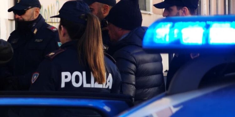 Droga, nove arresti: a Romanina marijuana e hashish in una poltrona