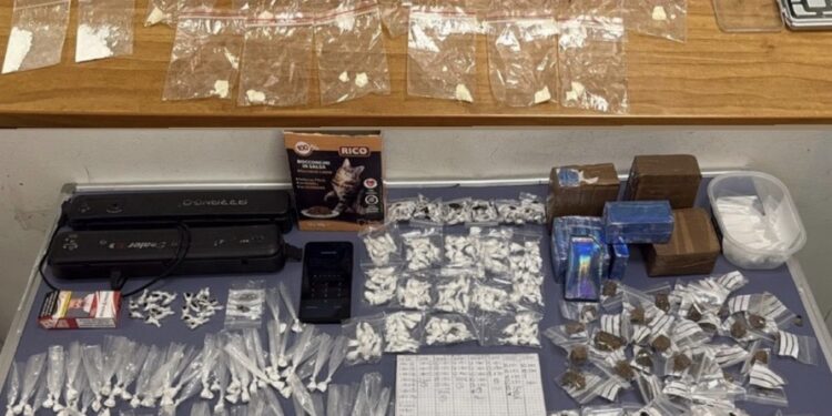 Periferia est, 8 arresti per droga tra “matrioske” dello spaccio e camper-dispenser
