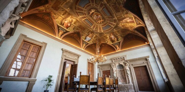 Tor Vergata, a Villa Mondragone tornano i colori e le forme originarie delle Cariatidi