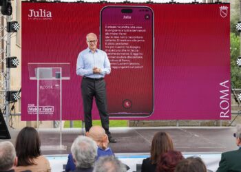 La tecnologia arriva in Comune: con Julia 3.0 certificati, segnalazioni e servizi in chat